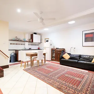 Snow-white's 2 Bedroom Heart In 6000 Villa Perth